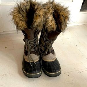 Women’s size 8 waterproof Sorel boots